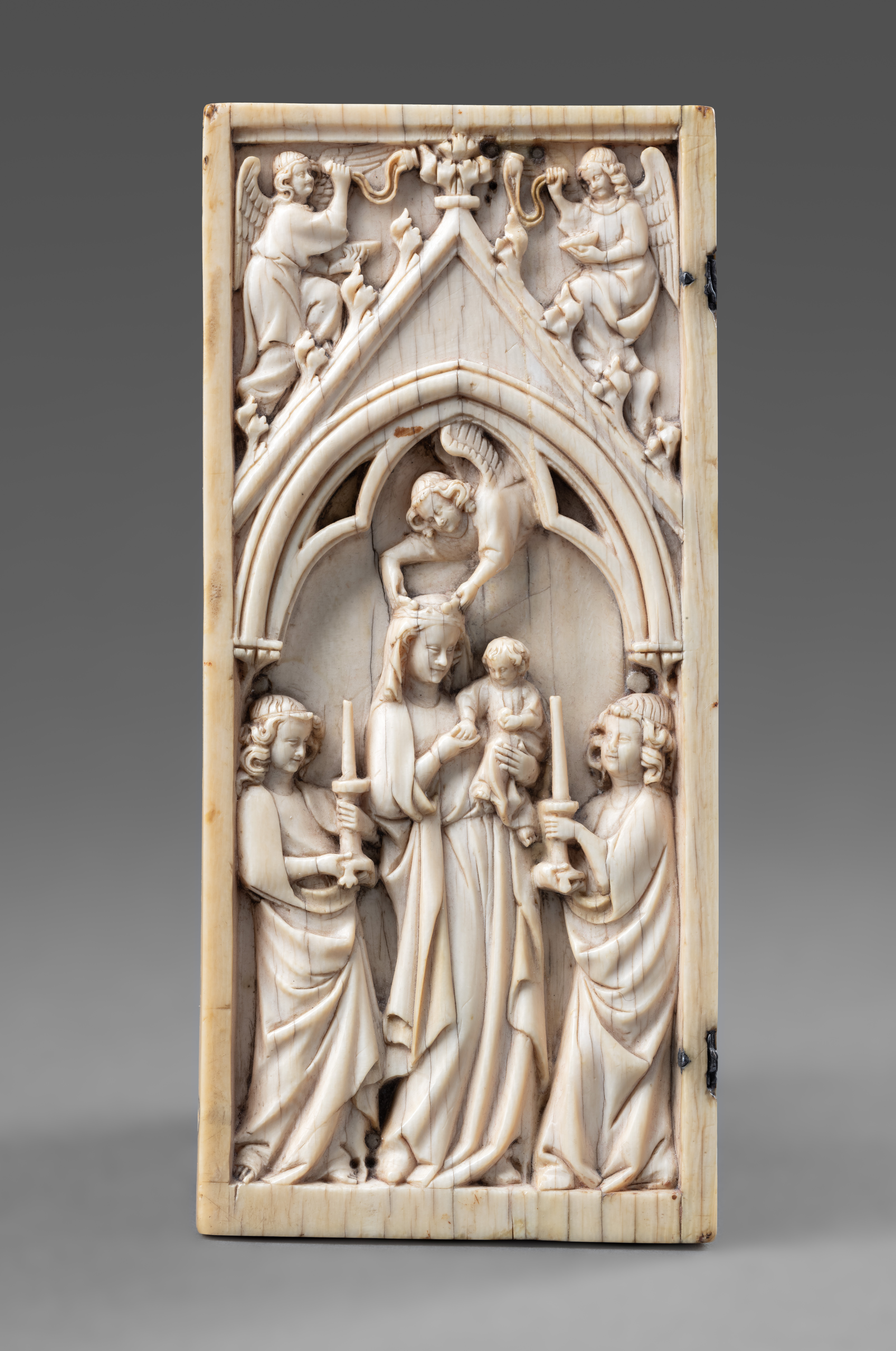 Neue gotische Elfenbeinschnitzereien für das Museum Schnütgen